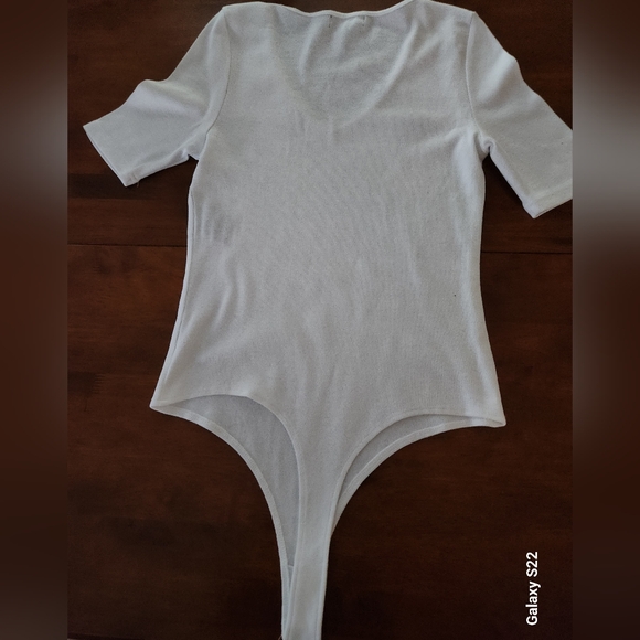 7 For All Mankind White Ribbed Bodysuits Size M Sleeveless Size L Elbow Short - Picture 3 of 16